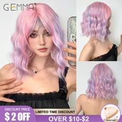 Short Wavy Light Pink Purple Highlight Wig Synthetic Curly Colorful Cosplay Wigs with Bangs for Women Heat Resistant Fake Hair