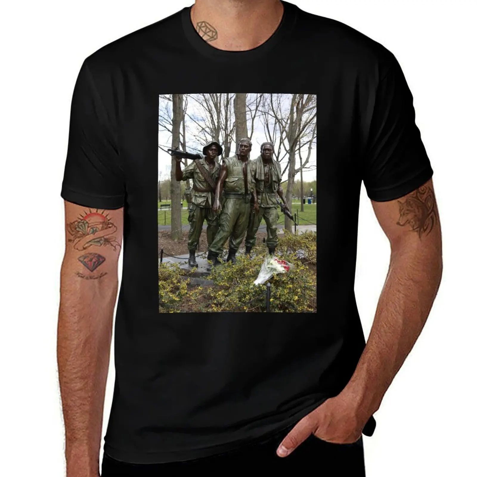 Three Men Soldier Statue w/ flowers T-Shirt Lightweight Running Sports T-Shirt