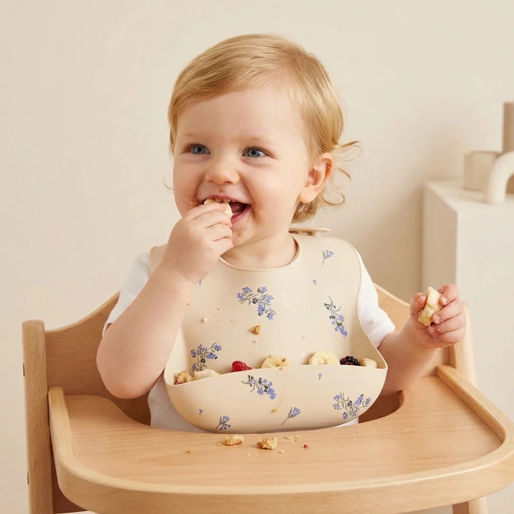 New Baby Bibs BPA Free Waterproof Soft Silicone Saliva Solid Dripping Bib Cartoon Print Adjustable Lunch Aprons Baby Accessories