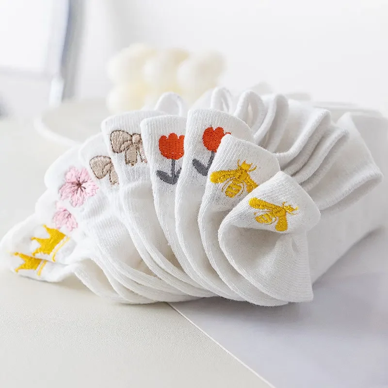3/5 Pairs Women\'s Japanese Kawaii Socks Embroidered Flowers/Bees/Crowns Thin No-Show Boat Socks for Summer Cute School Casual