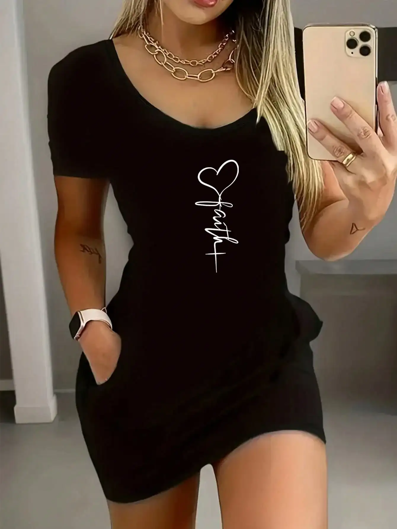 

Женское черное мини-платье с короткими рукавами и принтом в виде сердечек, летняя повседневная одежда