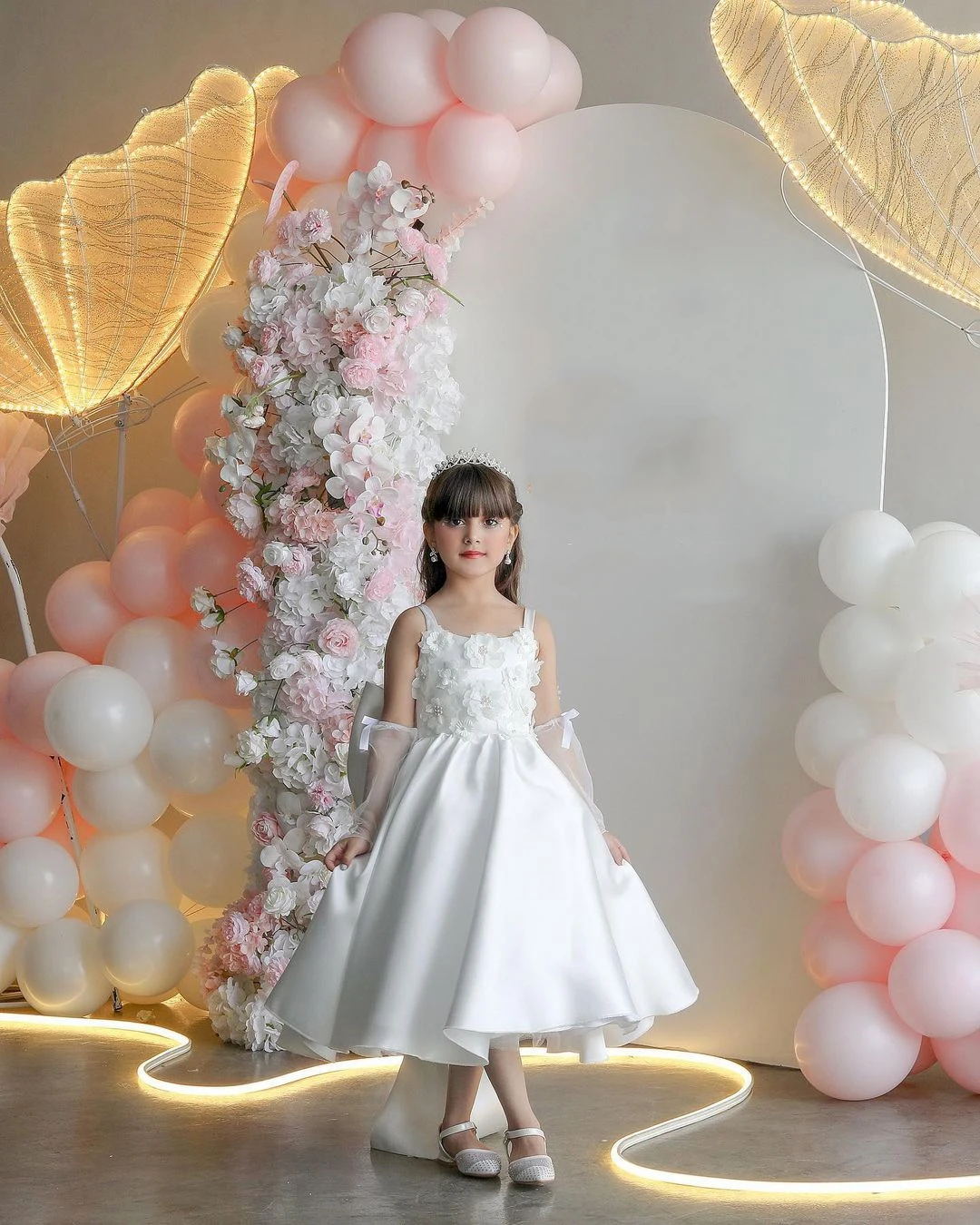 

3D Applique Flower Girl Dress White Satin Pearls Sleeveless Elegant Princess Birthday Party First Communion Ball Gowns