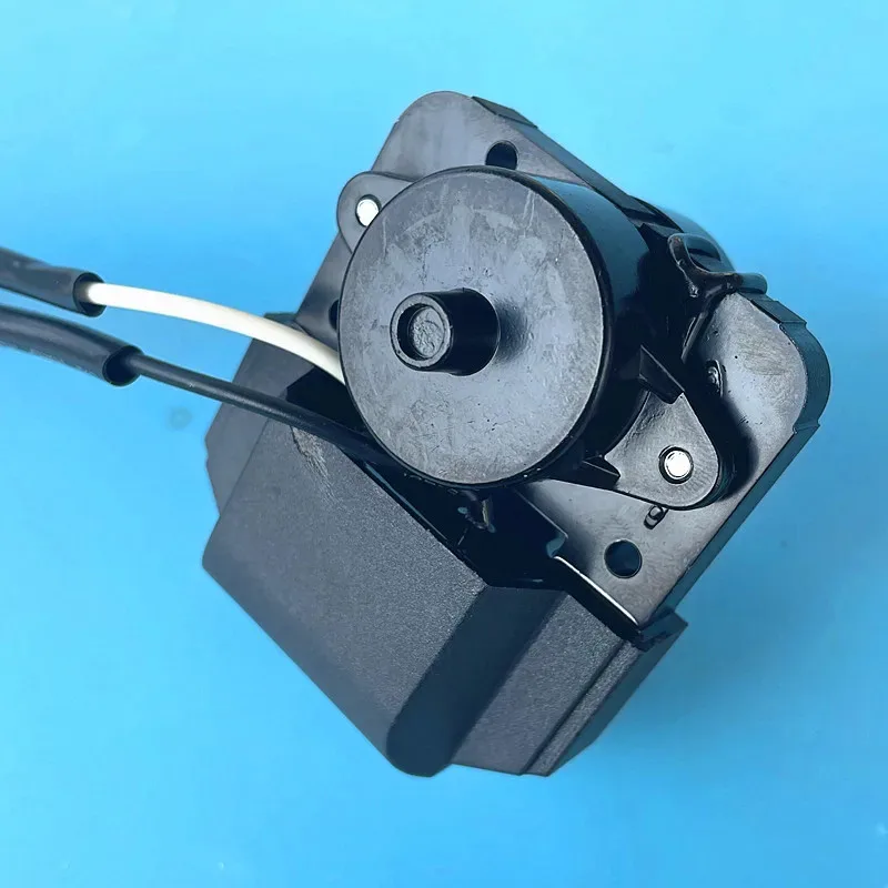 Universal evaporator fan motor for refrigerators