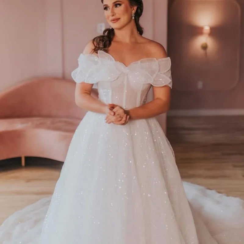 

Customized white satin Royal Wedding Dresses Long tail glitter decal Lace applique Tull Lace Made Robe De