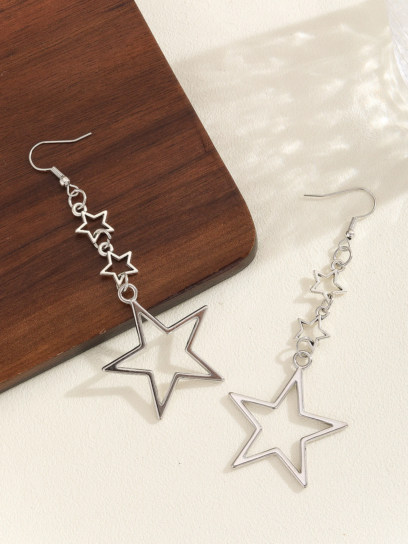 2-Piece Set of Stylish Hollow Five-Pointed Star Earrings for Ladies' Parties