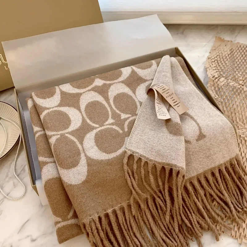 وشاح نسائي جديد لعام 2025 بطباعة هندسية وشاح شتوي دافئ شال ملفوف يشبه الكشمير بطانية متعددة الاتجاهات ناعمة كبيرة الحجم لقضاء العطلات #3