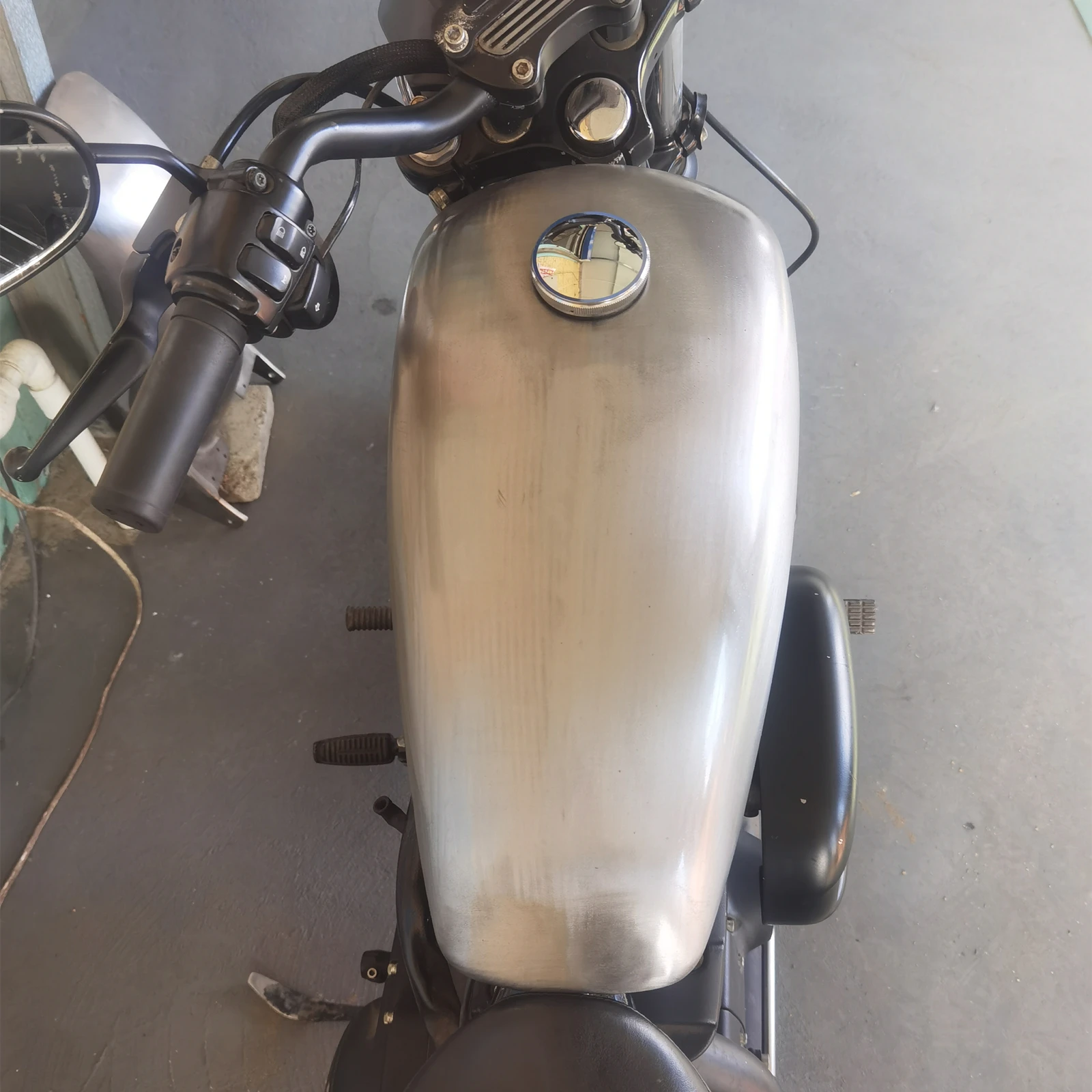 For HARLEY SPORTSTER XL1200 883 1995-2003 Motorcycle Petrol Gas Fuel Tank 10 L image 5