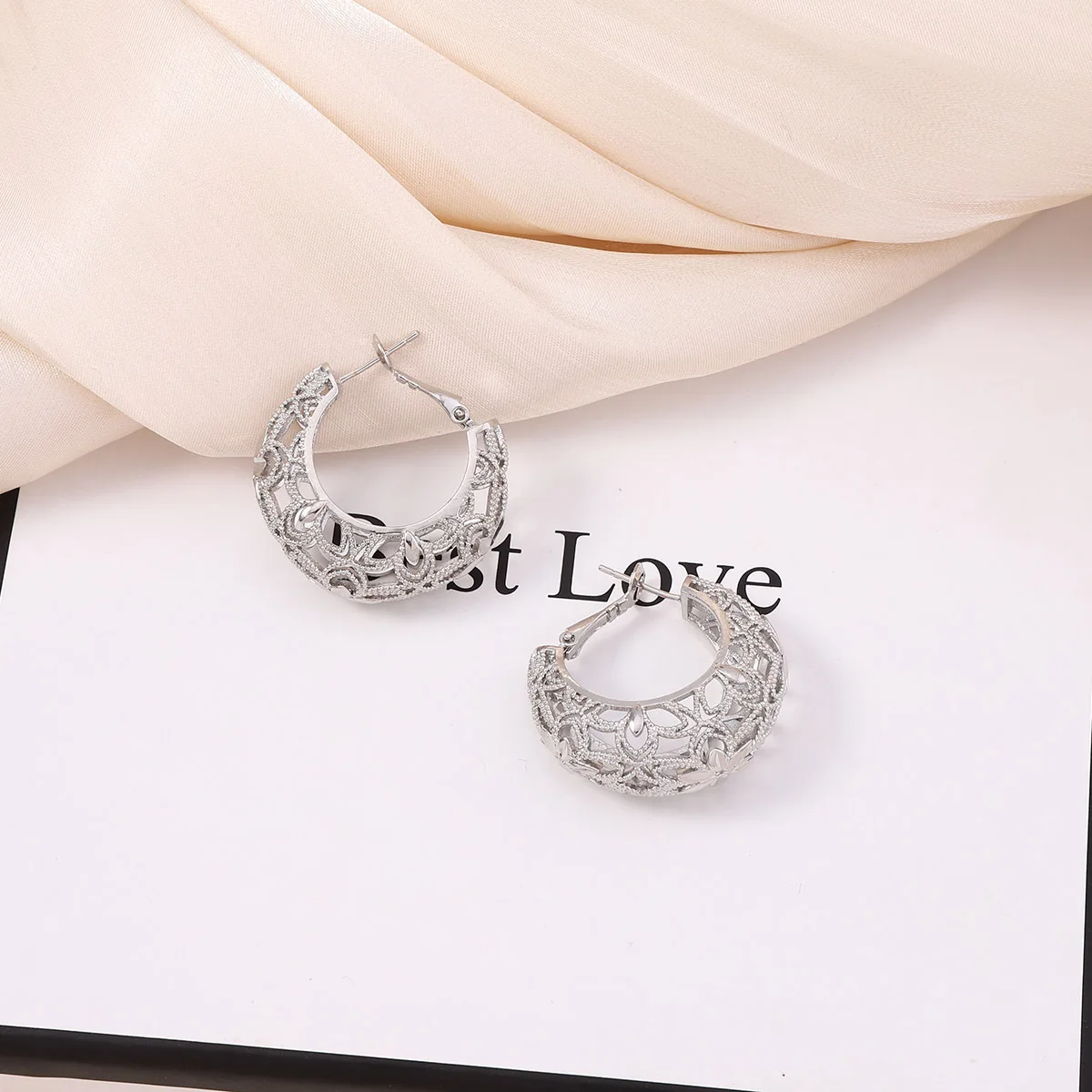 Hong Kong style retro irregular hollow court pattern circle earrings, geometric temperament Miao style ear buckles