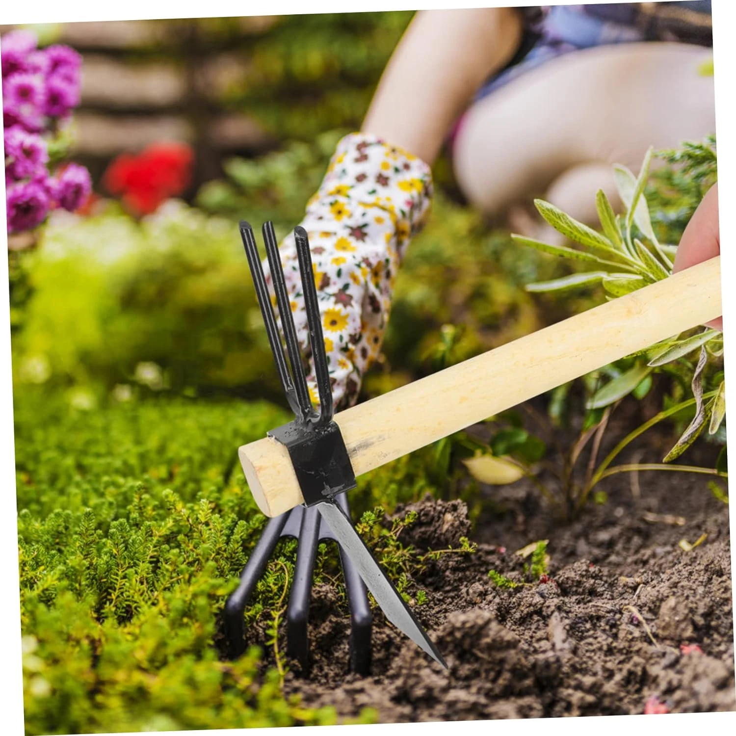 

Boost your confidence with this reliable 4-piece manual iron garden tool set. This heavy-duty cultivator, tiller, and shovel are