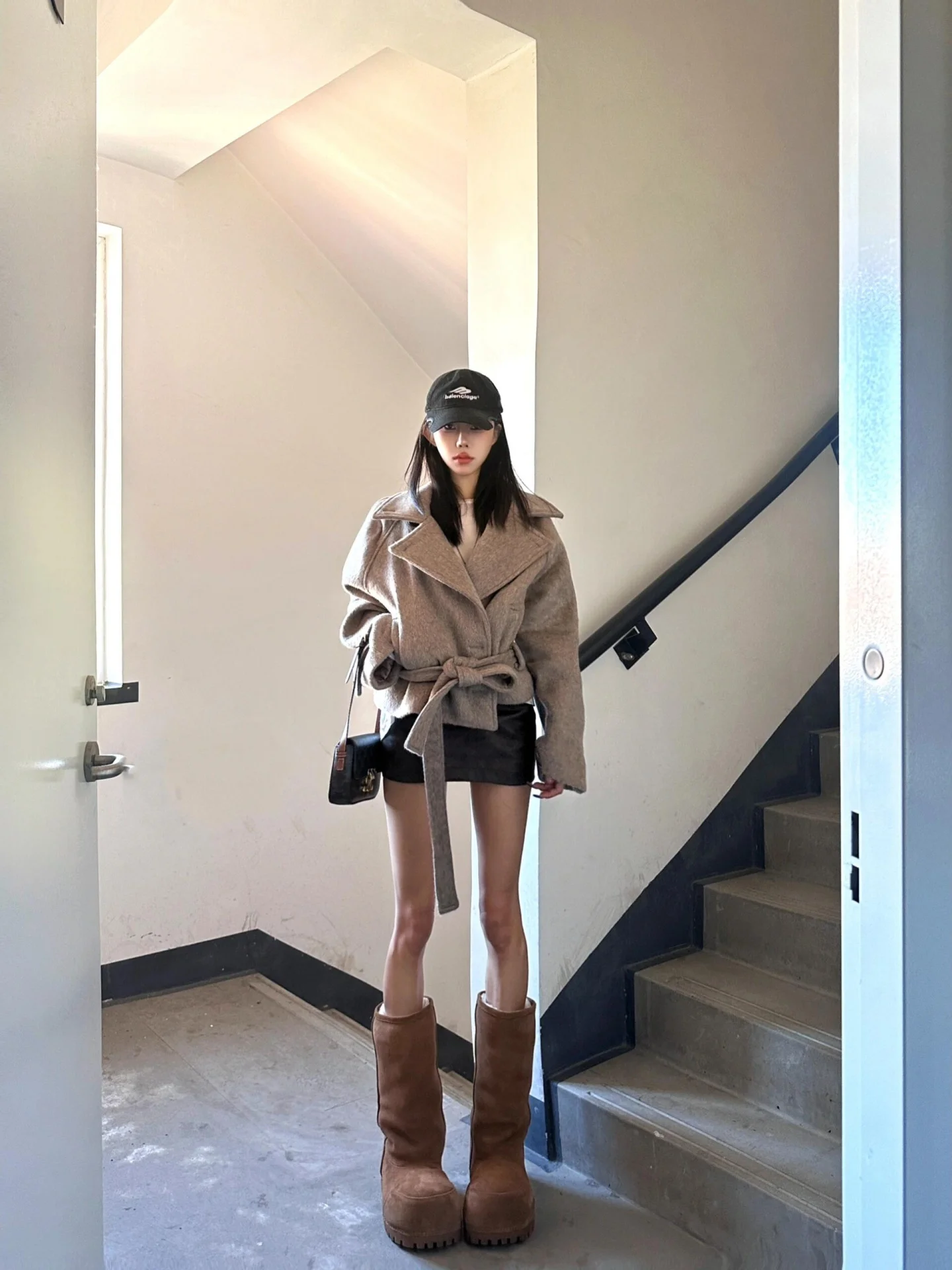 

Корейское пальто Sle Thiened, осень-зима, новое пальто с хлопковым поясом, универсальное длинное пальто с воротником свека