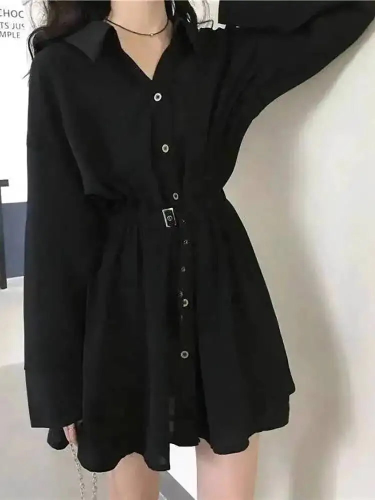 ชุดเดรสสีดําฝรั่งเศส 2025 ฤดูใบไม้ผลิใหม่ผู้หญิงเข้ารูปพอดีเอวชุดเดรสสีดําเล็กๆชุดเสื้อเชิ้ตแขนยาว