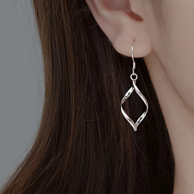 European American Metal Frame Pendant Earrings Women's Hollowing Earrings Versatile Fashionable Geometric Drop Earrings For Lady