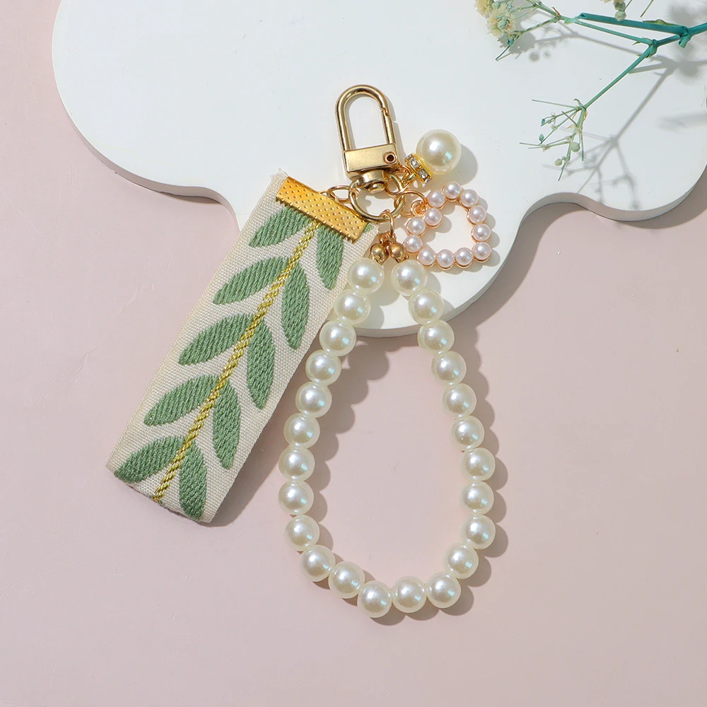 Elegant Leaf Pattern Wristlet Strap Keychain Imitation Pearls Beaded Link Chains Keyrings Bag Ornament Car Trinket Accessories