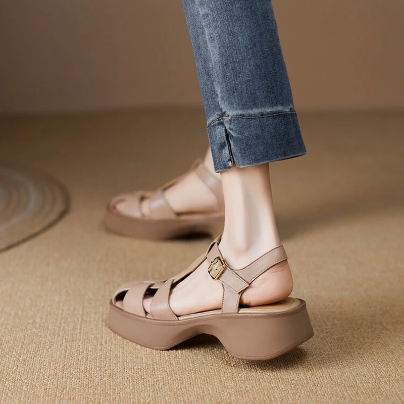 Nowe letnie kobiety buty ze skóry naturalnej kobiety Cover Toe sandały na grube obcasie buty na wysokim obcasie dla kobiet zwięzłe sandały damskie