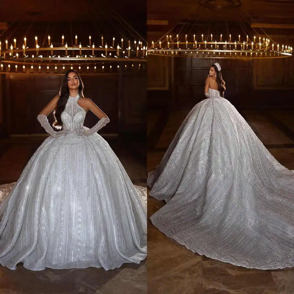 فساتين زفاف رائعة مطرزة بالترتر ورقبة رسن بدون أكمام فساتين زفاف مطرز بالكريستال فيستدو دي نويفا حسب الطلب