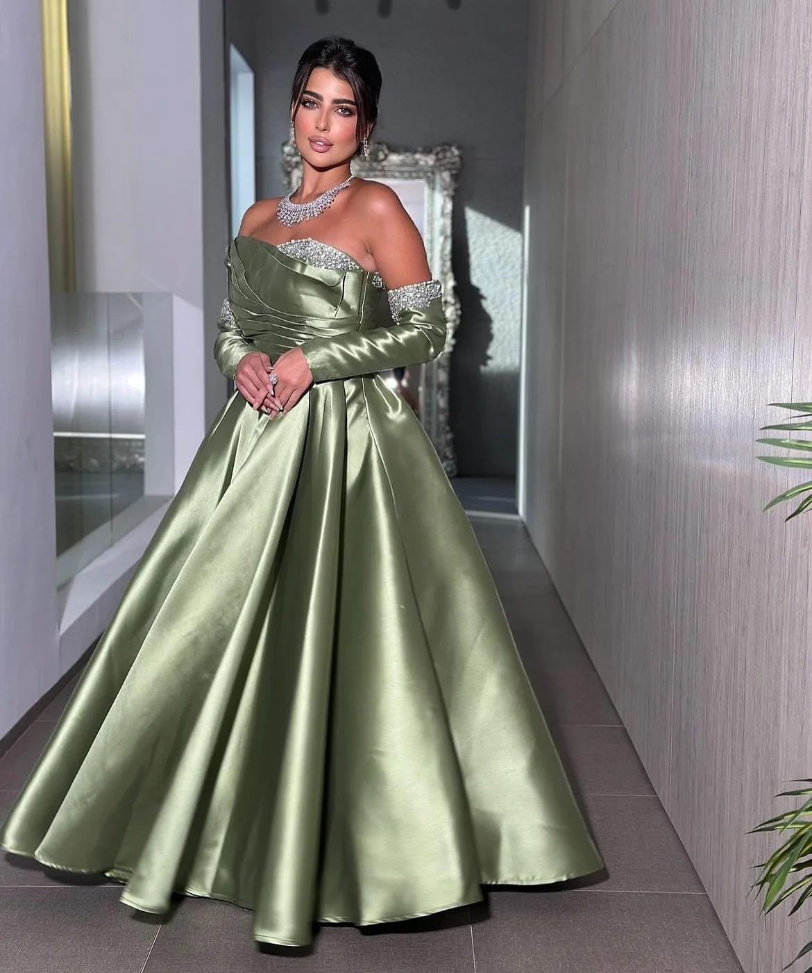 

Olive Green A Line Satin Beading Pleated Prom Dresses Long for Women 2025 Detachable Sleeve Formal Evening Gowns Customized