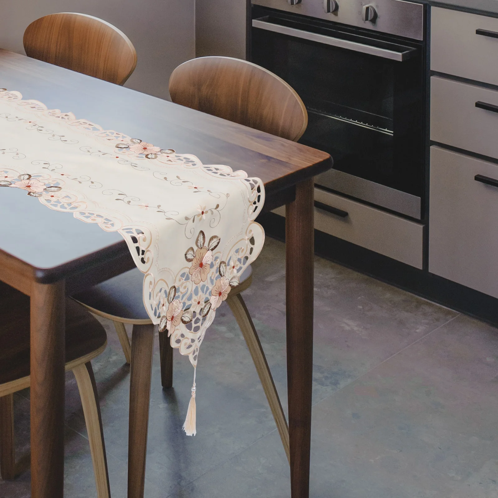 

1Pcs Classical Embroidered Table Runner Beautiful Tabletop Decoration for Pastoral Dining Tea Table Protective Reusable Cloth