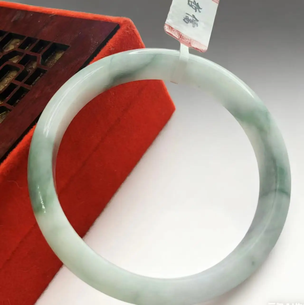 

Realistic shooting of a large 58.8mm light colored blue flower jade bracelet