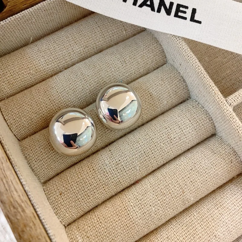 النمط الأوروبي فاسق الموضة هندسية نصف معدنية كبيرة الكرة أقراط مستديرة للنساء الفتيات اكسسوارات الحفلات