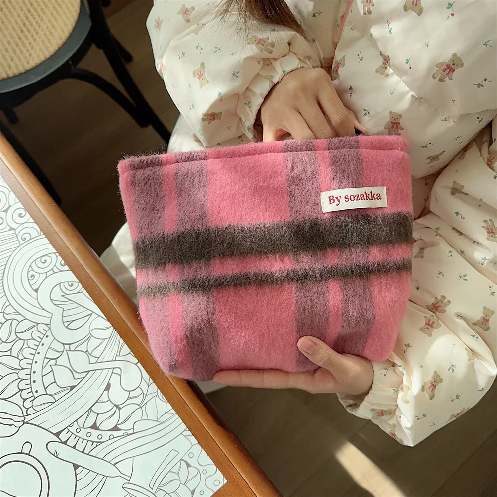 2024 Winter Plush Plaid Travel Cosmetic Lipstick Brush Storage Bag Toiletry Kit Women Kawaii Makeup Handbags Organizer Pouch Bag