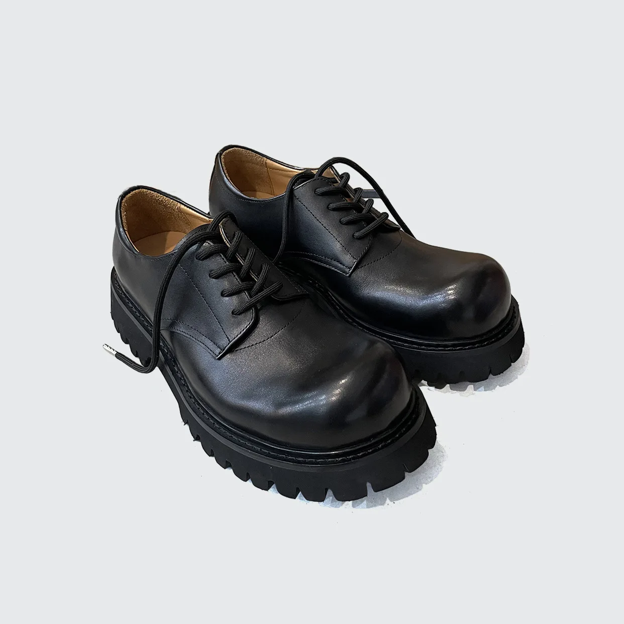 

Carbon Black Big Toe Derby Shoes, Trendy Thick Sole, Height Increasing Casual Mickey Leather Shoes, Daily Commuting Unisex Style