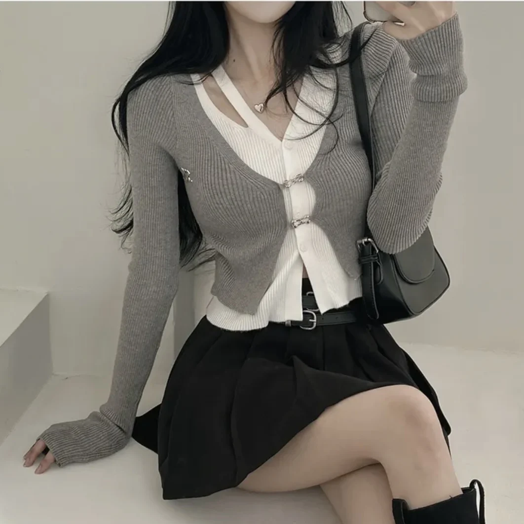 

Chic Knitted Sweater for Women Long Sve V-Ne Metal Bule Fake Two-Piece Ele Sle Ladylike Faion Autumn Wear
