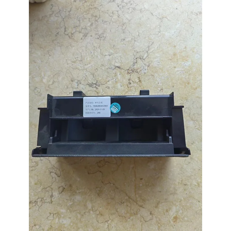 

Оригинальный подлокотник заднего сиденья с центральным подстаканником для Great Wall Tank 500 700625XKV3AA