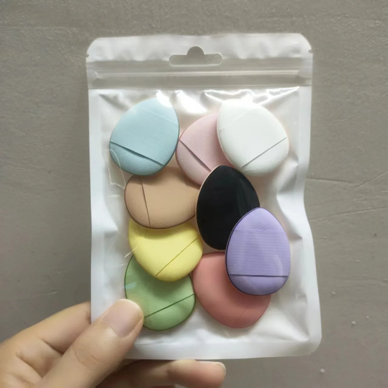 8個入りミニオーバルサムパウダーパフ - デュアルユースドライ＆ウェットクッションパフ、指先メイクアップアプリケーション、携帯用メイクアップパフ