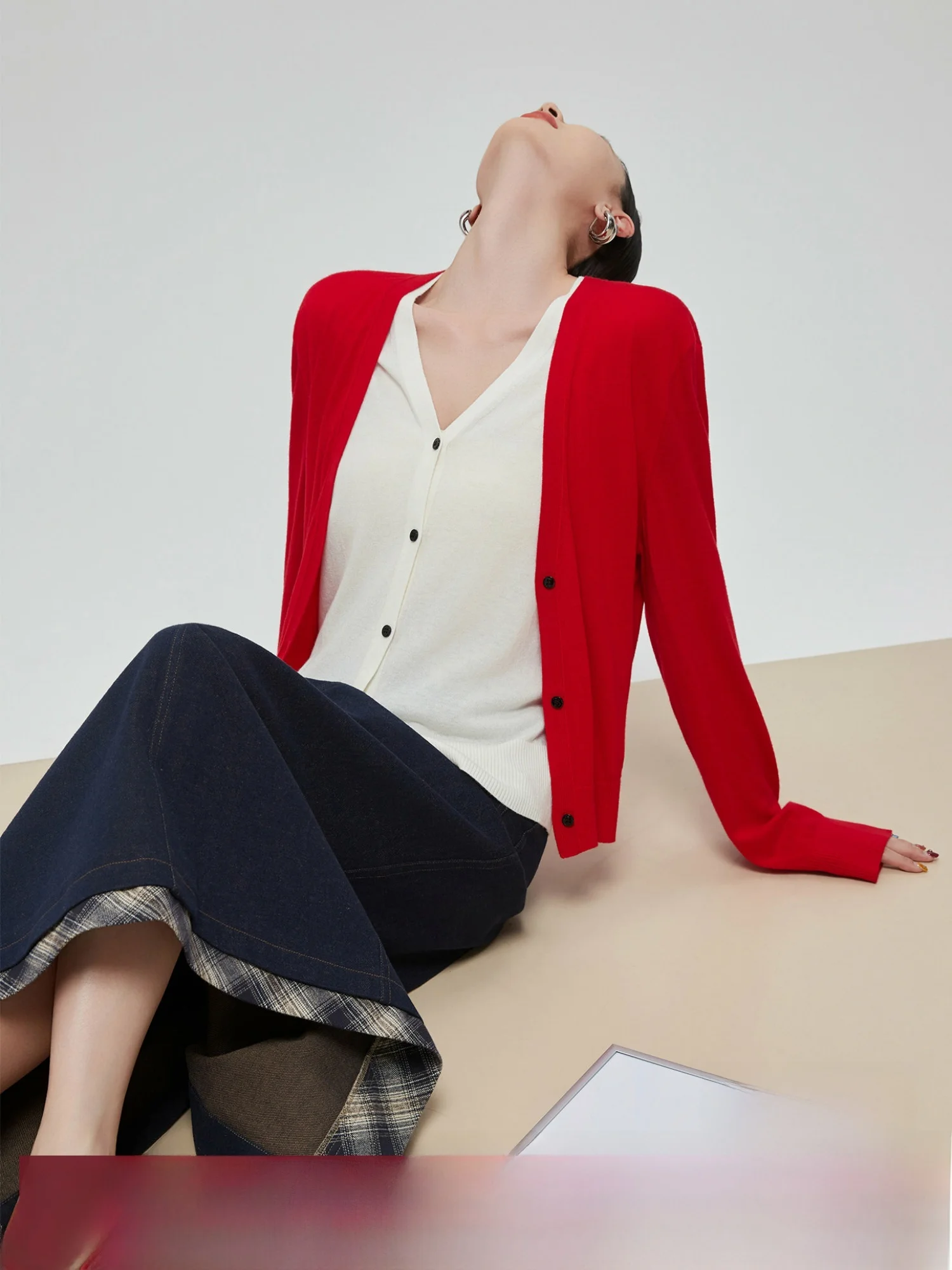 

Красный вязаный длинный свеч V-Ne открытый кардиган женская легкая модная верхняя одежда повседневная одежда ранней осени новый корейский ленивый S...