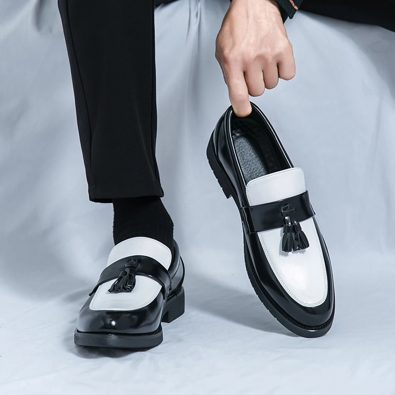 

New men's small leather shoes British color-blocking formal wear casual and trendy black and white men's shoes on one foot