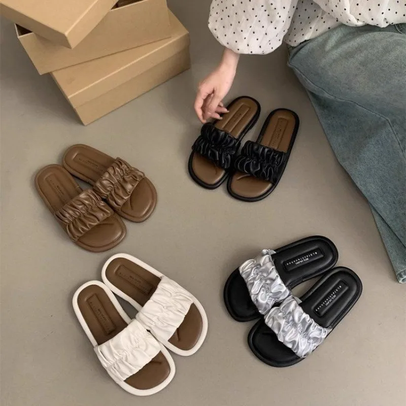 

French High-end One-piece Slippers for Summer Outdoor Wear Flat Bottomed Beach Sandals