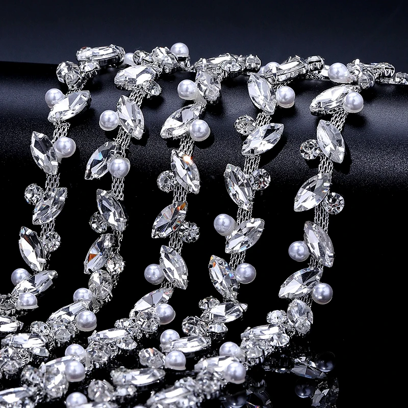 

Ducrystal 90cm/Yard Crystal Glass Glitter Claw Rhinestone Pearl Chain Motif Rhinestones TrimingUse For Party,Bags,Wedding Dress