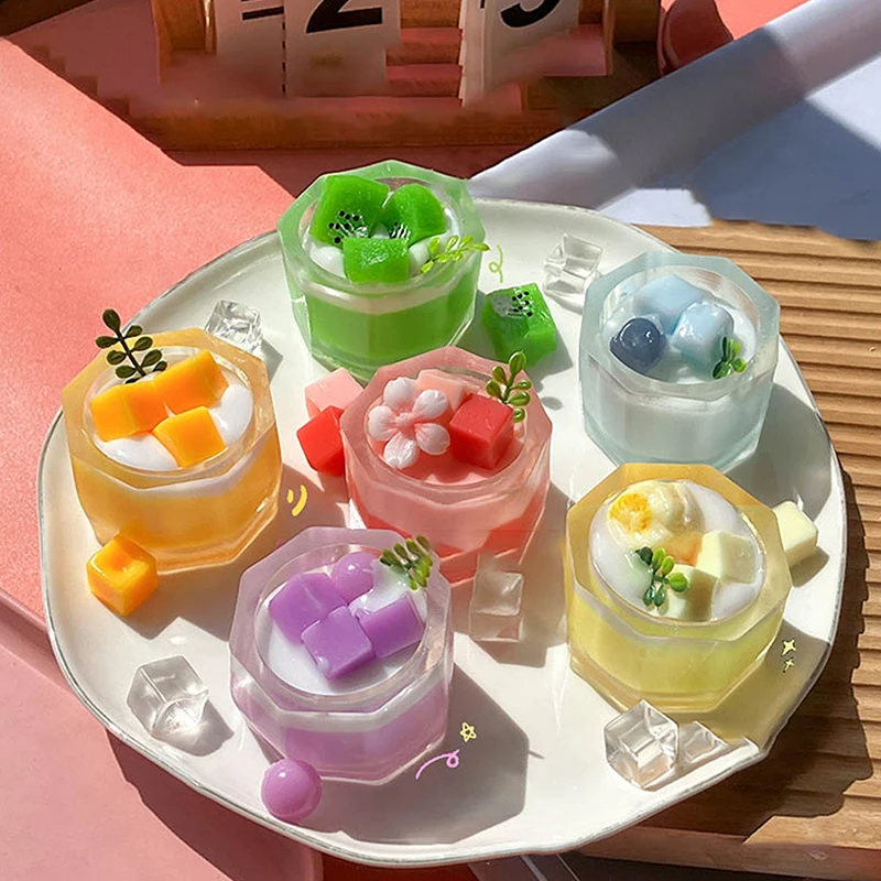 Kawaii Erdbeer-Milchshake-Kuchen, weiches TPR-Spielzeug, 1 Stück, Nachahmung von Dessert, matschiges Spielzeug für Kinder, ideales Geschenk für Mädchen