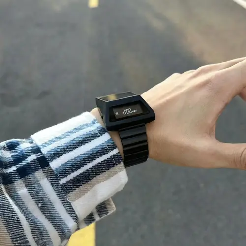 Imagen 2 del producto BENLYDESIGN S3000 reloj Digital de Metal Cyber Punk asistido por energía Solar estilo Retro para hombre reloj electrónico con pantalla LED para regalo de hombre