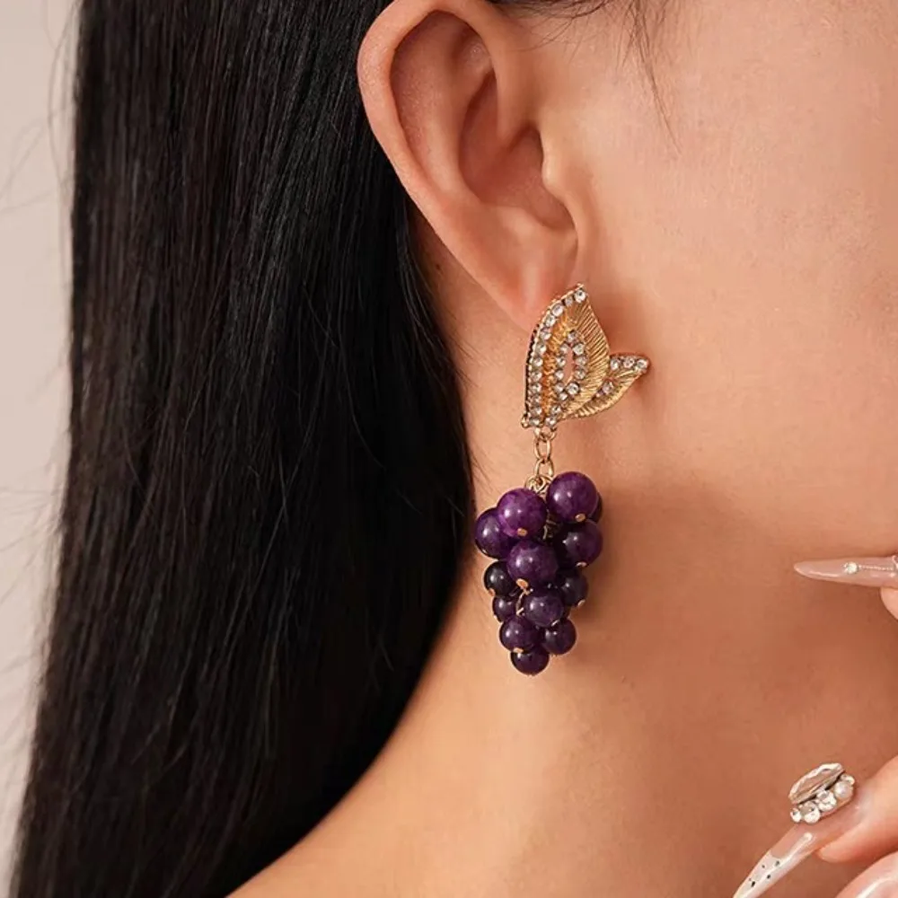 

Light Luxury Grape Stud Earrings Imitation Fruit Zircon Leaf Purple Beaded Earrings Ear Jewelry Charms Vintage Earrings Female