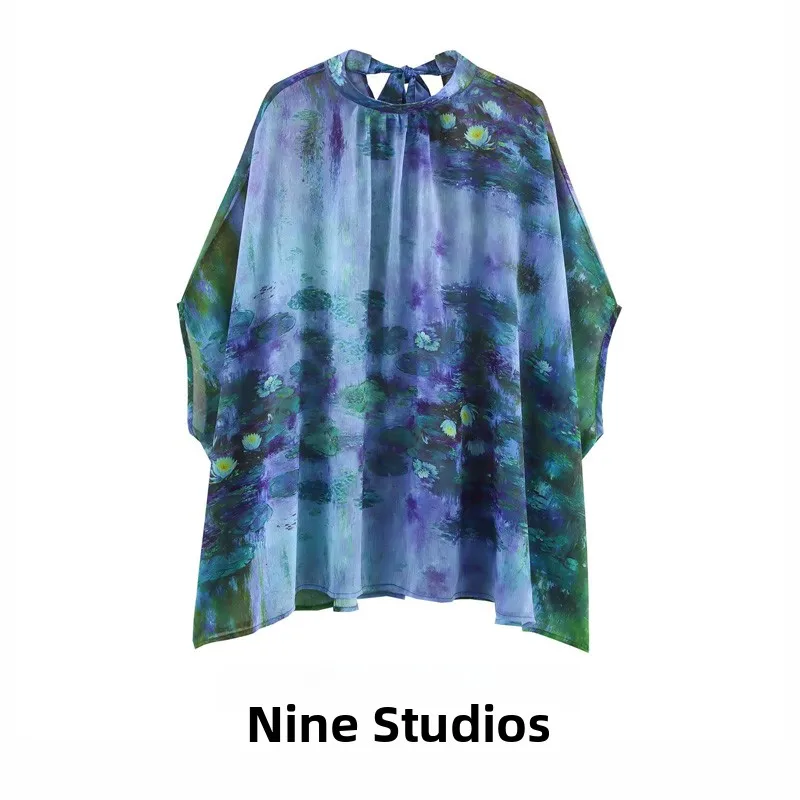 Csa Casual Estampada Fena com Caimento Solto, Manga Morcego, Amarração nas Costas, Top Versátil Estilo Urbano, Fibra d...