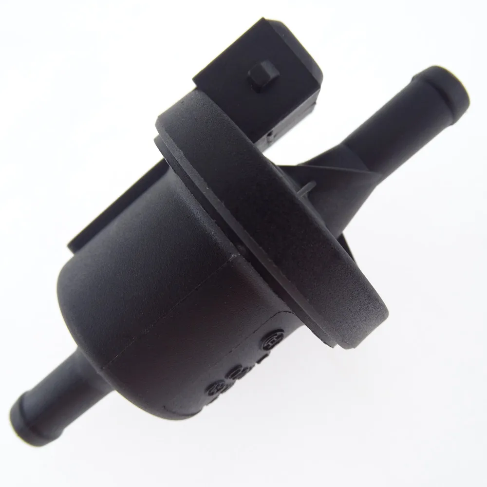 Zawór odpowietrzający karnisza paliwa / zawór odpowietrzający do A4 S6 A8 TT RS6 Passat B5 B6 Golf MK4 Beetle Bora Jetta 077133517C — zdjęcie 2