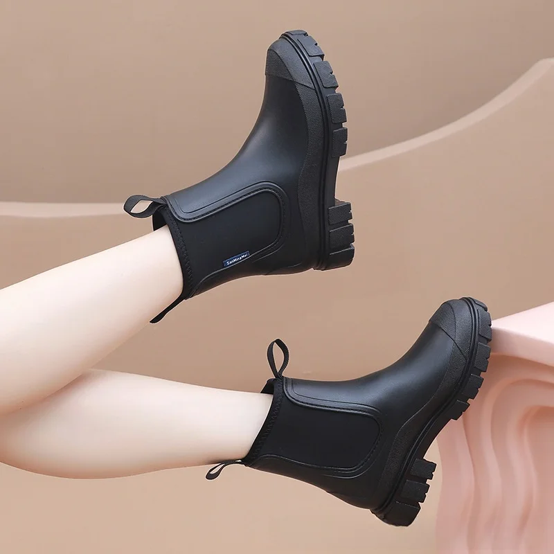 

New Women's Rain Boots Medium Tube Kitchen Shoes Wear Resistant Heightening Waterproof Non Slip for Rain Outdoor And Kitchen Use