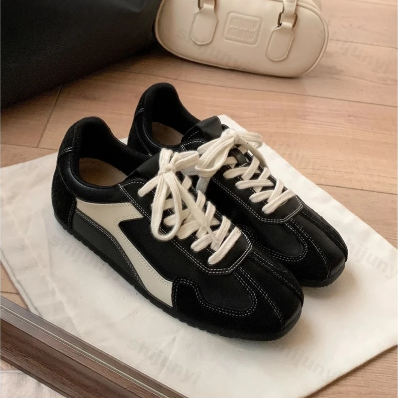 

Женские повседневные кроссовки: модные, удобные, дышащие, на шнуровке, увеличивающие рост, плоские, трендовые, универсальные, легкие, спортивные.