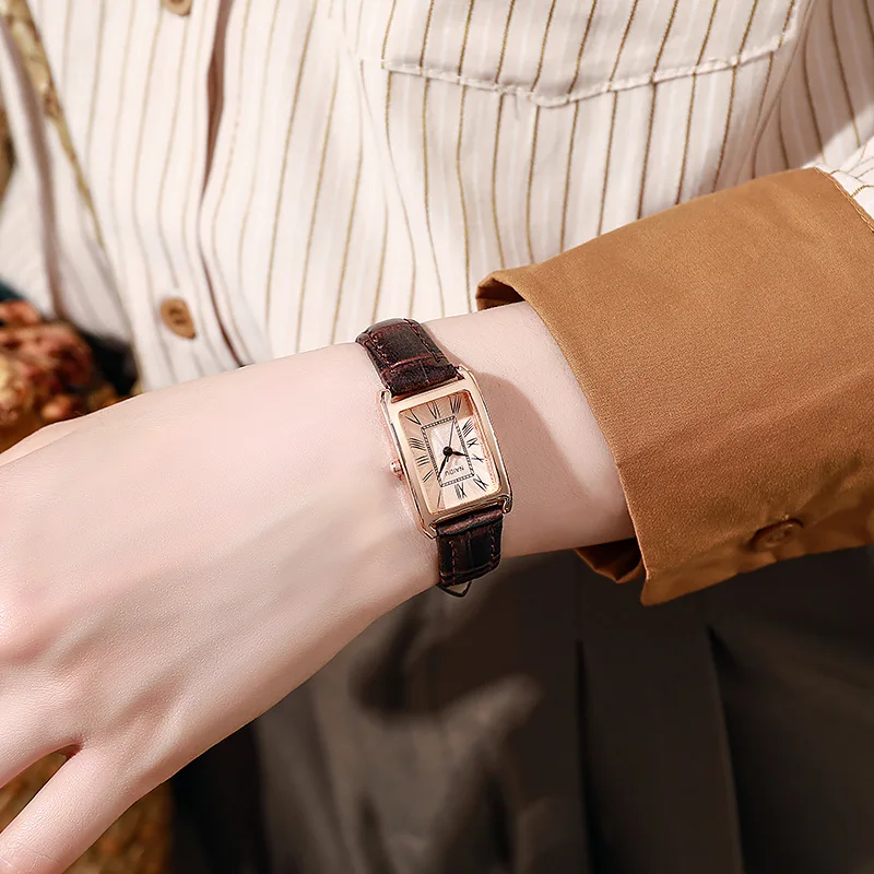 

Exquisite Retro Roman Dial Quartz Watches Ladies Rectangle Leather Strap Analog Wristwatch Clock Fashion for Women Часы Женские