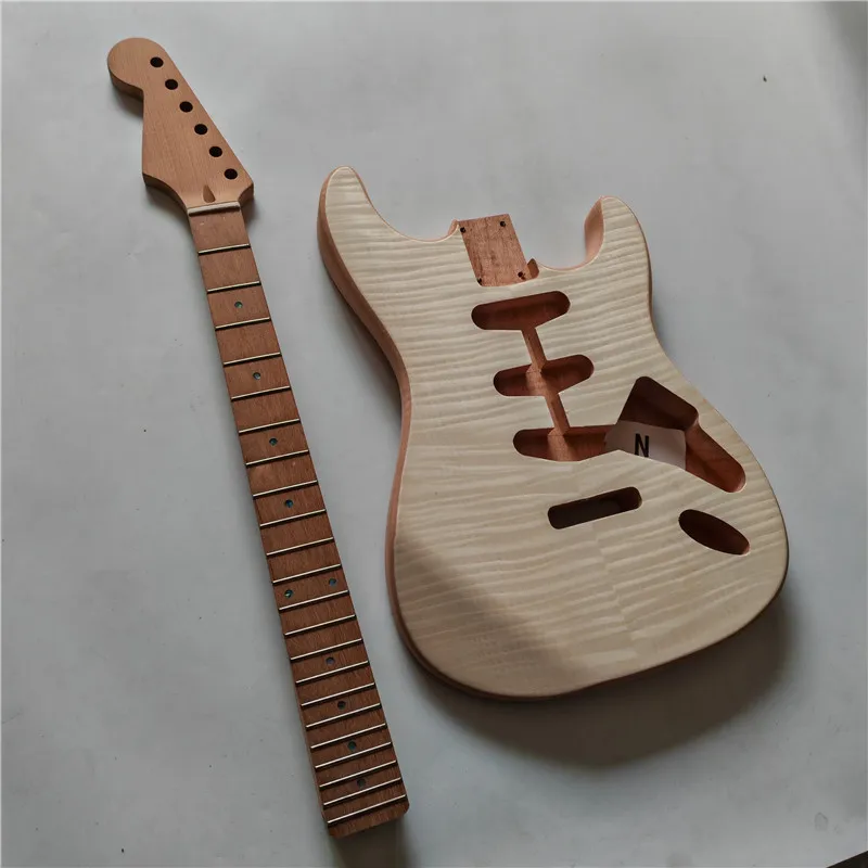 Customized ST Electric Guitar,Tiger Maple Stripes Skin Top One Piece Mahogany Body Reverse the head Roasted Maple Neck BJ710 711