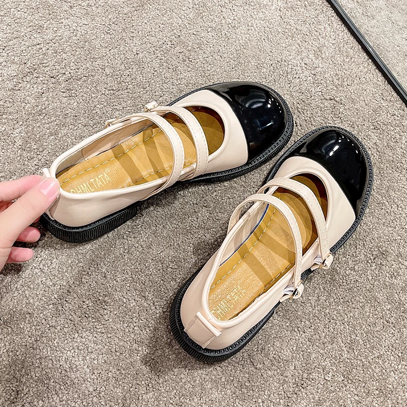 أحذية جلدية صغيرة كلاسيكية لربيع وخريف 2025 طراز جديد، حزام رفيع بمقدمة مستديرة وفتحة مسطحة ونعل مسطح، أحذية نسائية فردية