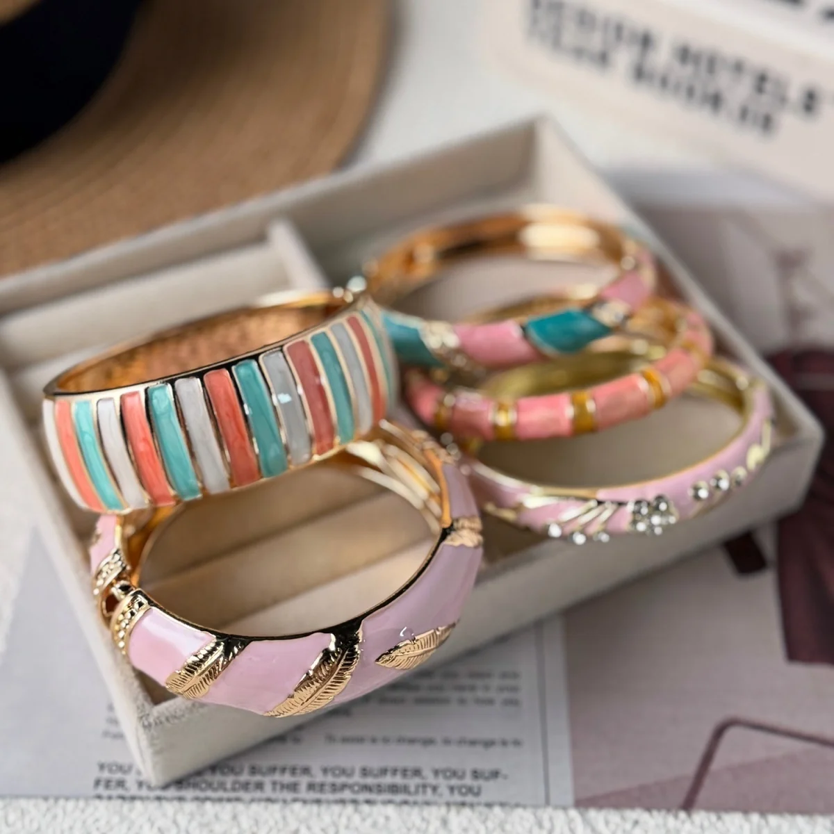 Vintage Pink-Serie Emaille-Manschettenarmbänder für Damen und Herren, Modisches Weichrosa Block-Muster mit Gedrehten Blättern, Blumen und Sternen, Armreif-Schmuck – Detail 27