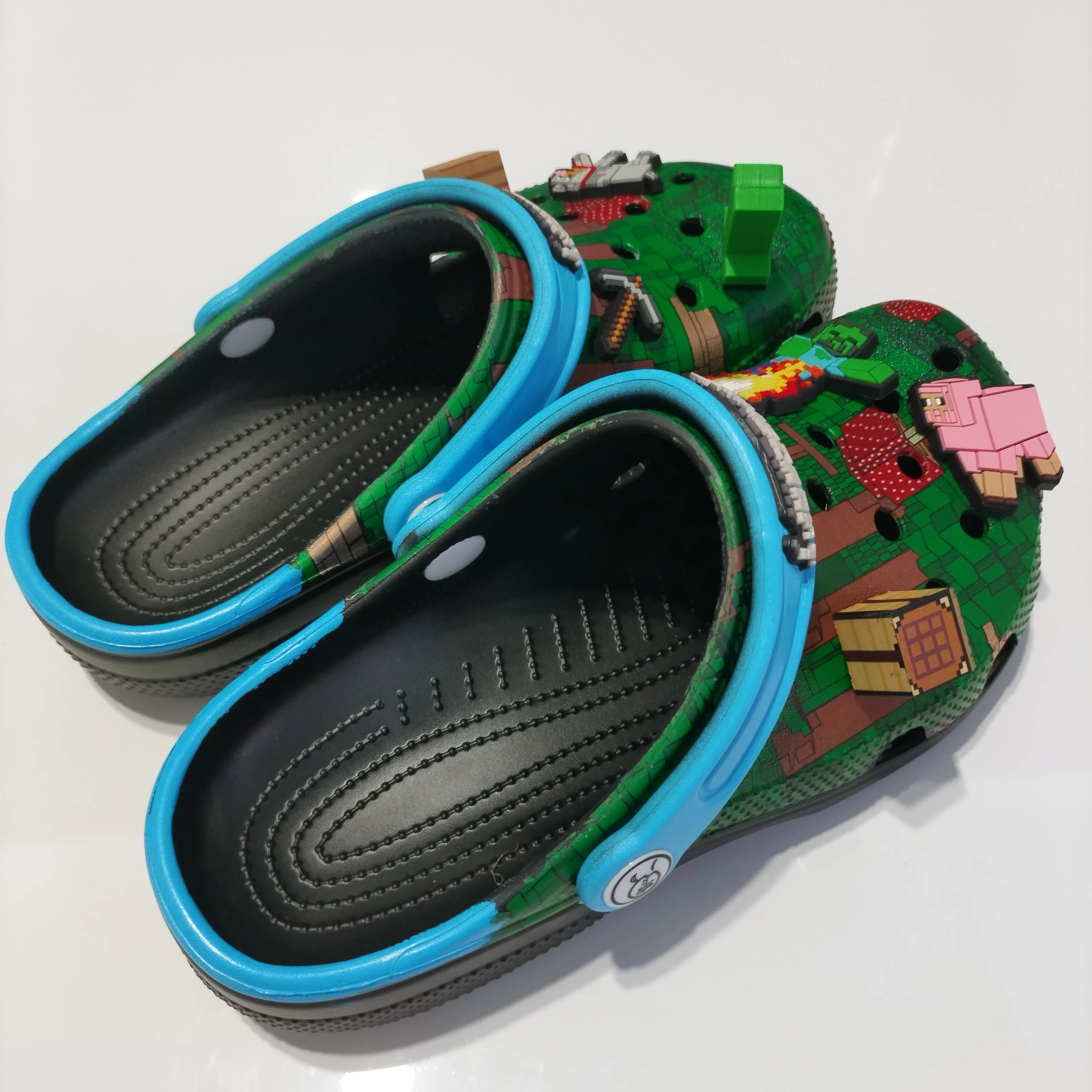

Hot My World New Green Hole Shoes Cartoon Characters Summer Cute Slippers Anti Slip Soft Soled Men'S And Women'S Sandals Gifts