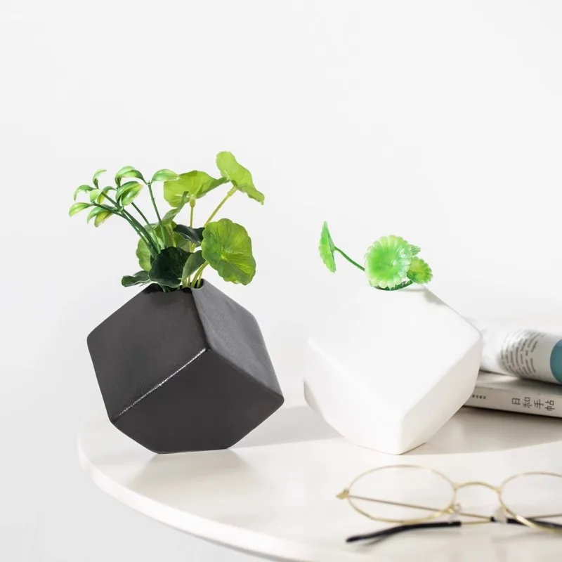 Modern Geometric Ceramic Vase, Multi‑Faceted Diamond Shape Small Flower Vase for Home Desktop Tabletop Decoration