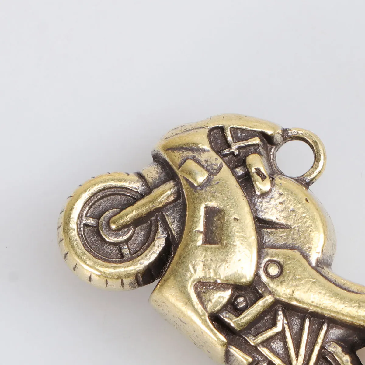 دراجة نارية شكل قلادة الذهبي الإبداعية مفتاح قلادة عصابة معلقة سحر لسلسلة المفاتيح قلادة صنع المجوهرات الملحقات DIY بها بنفسك