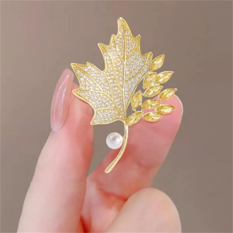 Vintage Yellow Crystal Maple Leaf Brooches Pins For Women Exquisite Rhinestone Plant Pearl Badge Fashion Jewelry Accessories image 4