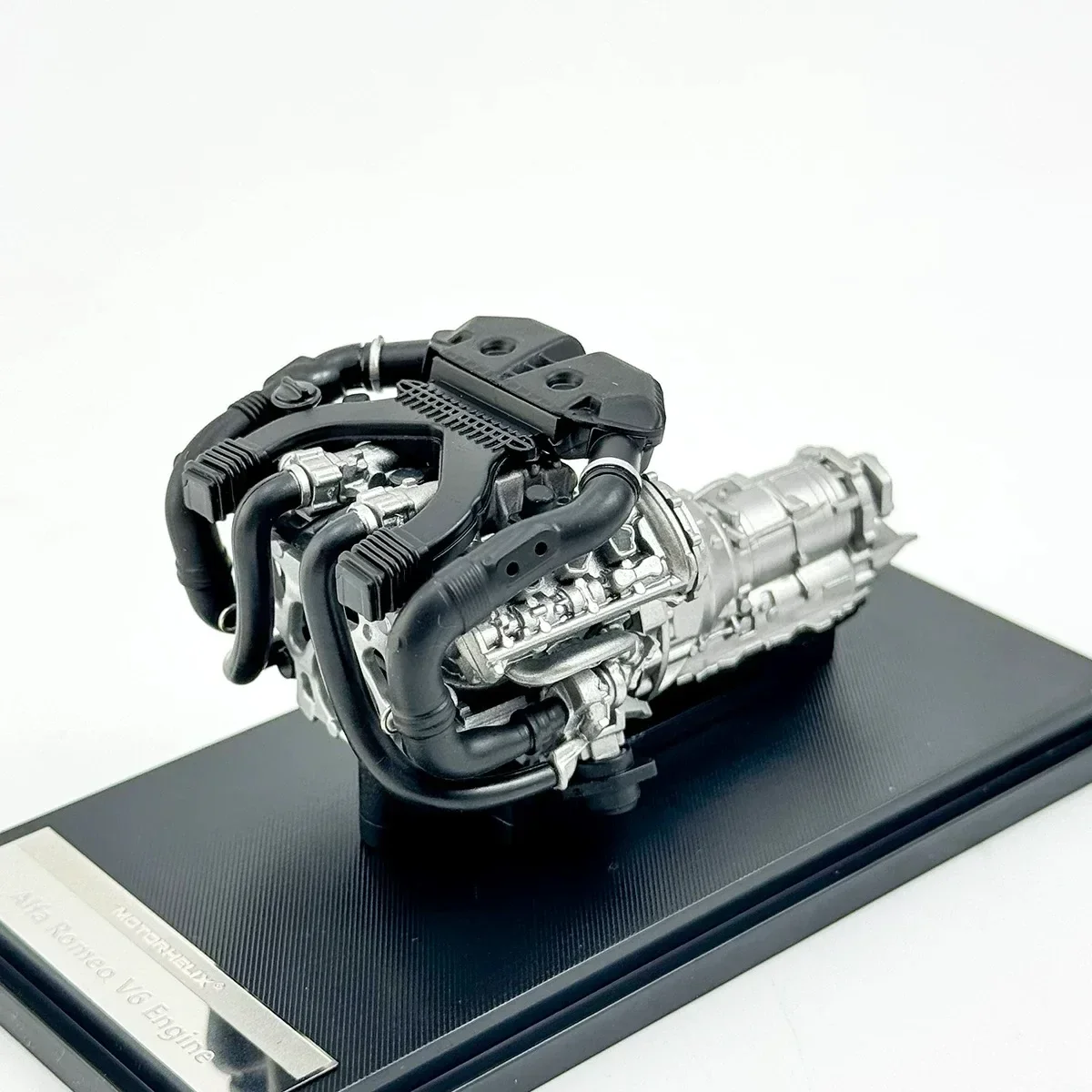 B-M MH MOTORHELIX 1:18 Alfa Romeo & Mitsubishi EVO fourth generation static engine model