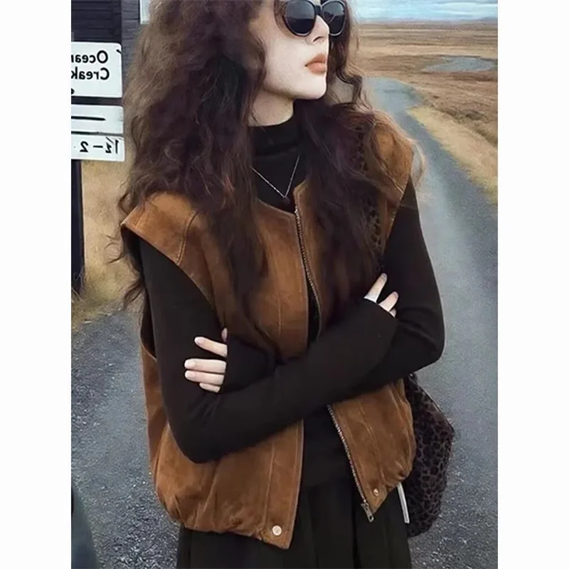 

Новинка 2026: Женский ретро-жилет из коричневой замши без рукавов, весенне-осенний, многослойный, универсальный, модный жилет-куртка