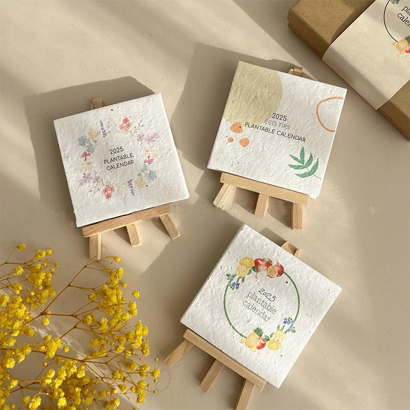 Pequeño calendario de escritorio fresco 2025 con caballete para amantes de las plantas y entusiastas del medio ambiente para la decoración del hogar o de la oficina